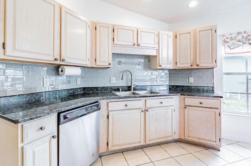 2772 Delcrest Dr, Orlando FL  32817-2668 exterior