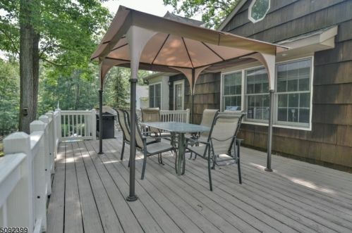 36 Old Milford Ln, West Milford Lakes NJ  07480-1123 exterior