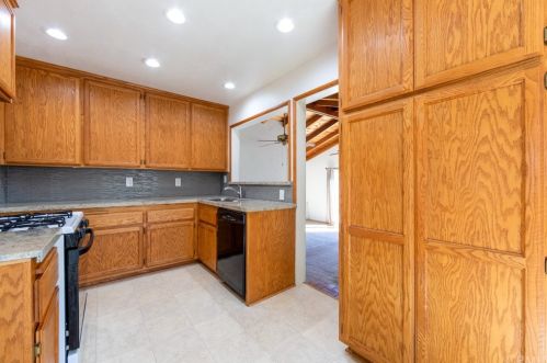 5938 Sunfield Ave, Lakewood CA  90712-1823 exterior