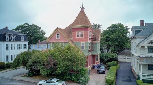 9 Rhode Island Ave, Middletown, RI 02840-2606