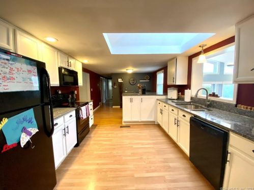 4 Poulin Dr, Putnam CT  06260-1010 exterior