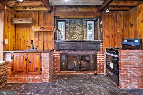 2695 Hemlock Dr, Palmerton PA  18071-9408 exterior