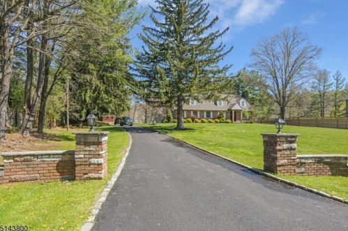 11 Douglass Ave, Bernardsville NJ  07924-1901 exterior