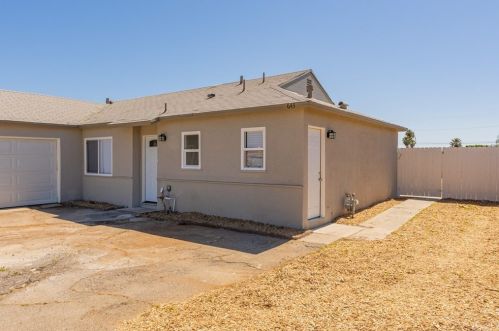 643 Mckinley St, Rialto CA  92376-6057 exterior