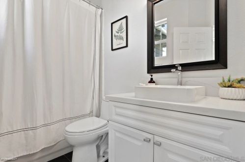 1549 Fairway Vis, Encinitas CA  92024-1295 exterior