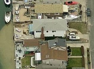 458 East Dr, Copiague, NY 11726-5110