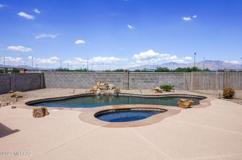 7642 Hemingway Pl, Tucson, AZ 85743-8246