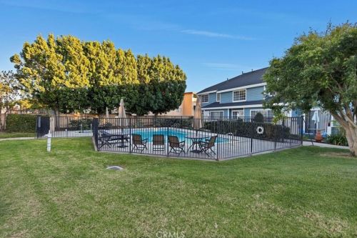 11690 Lakewood Blvd, Downey CA  90241-5272 exterior