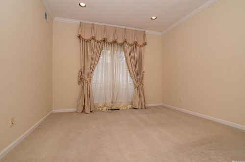 24 Hamlet Dr, Mount Sinai NY  11766-3002 exterior