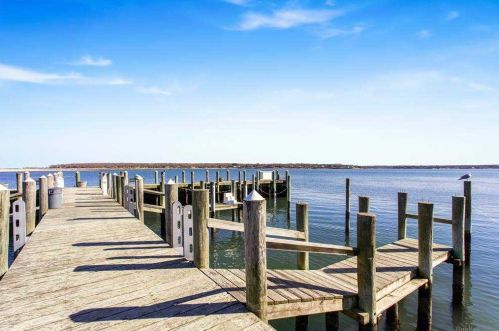 41 Stirling Cv, Greenport, NY 11944-1460