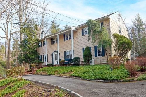 45 Meadow Glen Rd, Northport, NY 11768-2709