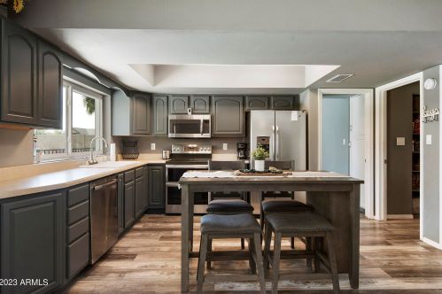 5525 Turquoise Ave, Glendale AZ 85302-1037 exterior