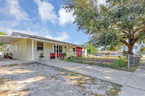 7723 Trent St, Orlando, FL 32807-8572