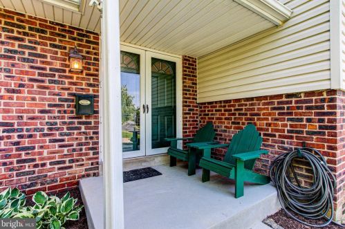 3 School Ln, Willow Grove, PA 19090-4216
