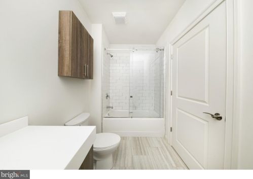 222 Arch St, Philadelphia PA  19106-4512 exterior