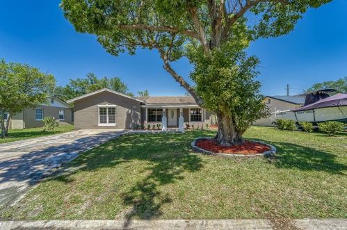 145 Poinsettia Dr, Kissimmee, FL 34743-5637