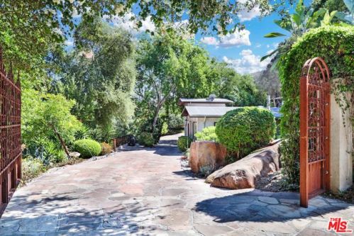 19812 Montau Dr, Topanga, CA 90290-3324
