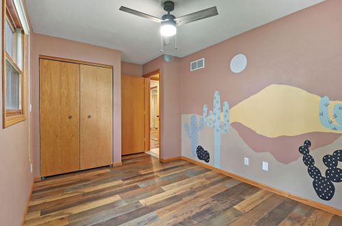 9207 8 Ave, Kenosha WI 53158-5242 exterior