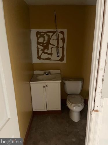 701 9 St, Camden NJ  08102-1721 exterior