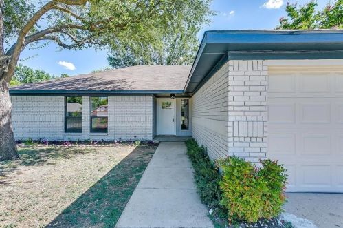 3205 Country Creek Ln, Fort Worth, TX 76123-1223