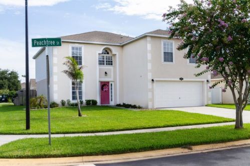 806 Peachtree St, Titusville, FL 32780-9109