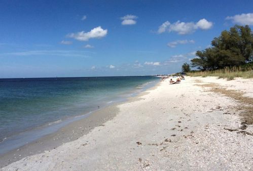 8851 Colonnades Ct, Bonita Springs FL 34135-7877 exterior