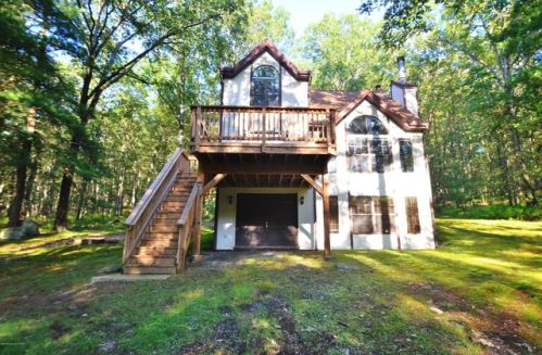 140 Water View Dr, Hawley, PA 18428-7837