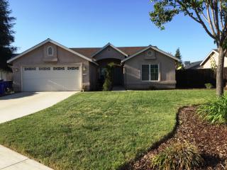 1282 River Ct, Porterville, CA 93257-7157