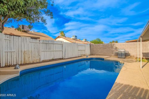 3010 Blackhawk Dr, Phoenix AZ  85050-4706 exterior