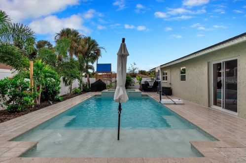 4592 40 St, Saint Petersburg FL  33714-2220 exterior
