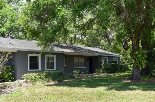 820 Crenshaw Lake Rd, Lutz FL  33548-8129 exterior