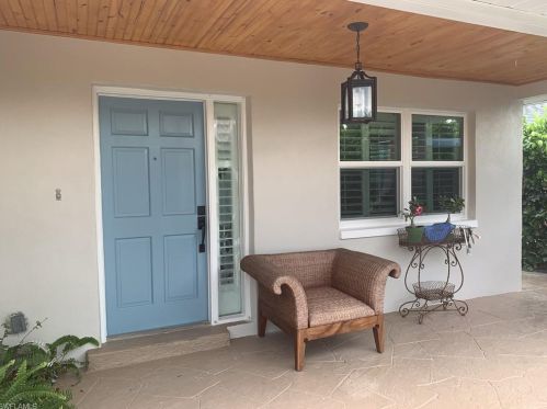 562 104th Ave, Naples, FL 34108-3225