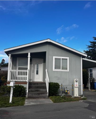 311 Apple Ln, Santa Rosa, CA 95407-6202