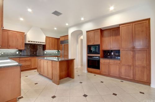24613 Garland Dr, Santa Clarita CA  91355-4962 exterior
