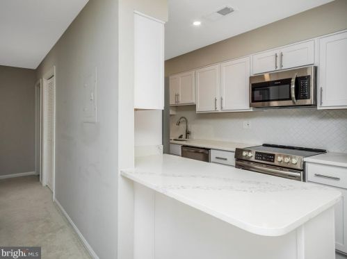 5801 Rexford Dr, Springfield VA  22152-1043 exterior