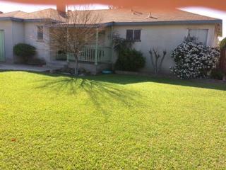 833 Clinton Ave, Fresno CA  93705-4515 exterior