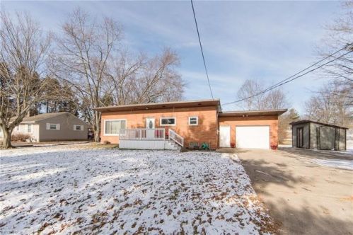 2221 Schneider St, Canton, OH 44720-3956