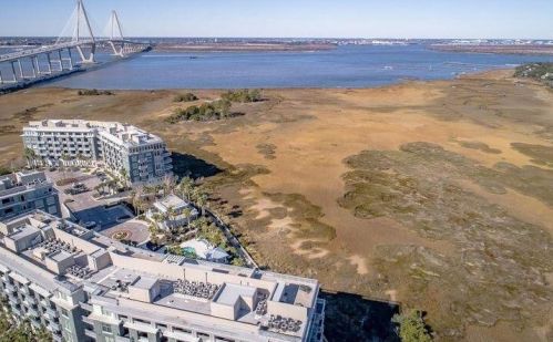 322 Cooper River Dr, Mount Pleasant SC  29464-1815 exterior