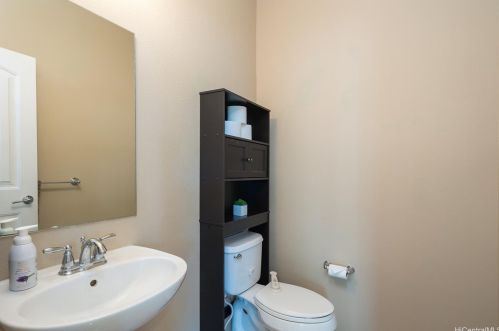 424 Malamalama St, Kapolei HI  96707-2094 exterior