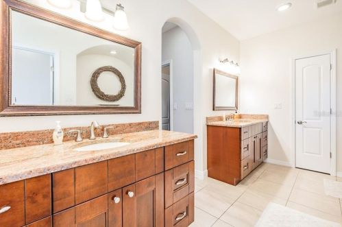 216 Spg Blvd, Tarpon Springs FL 34689-3554 exterior