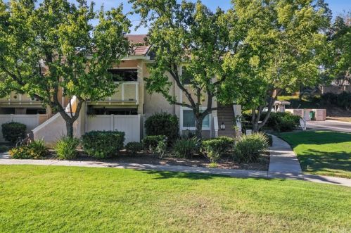 2925 Deacon St, Simi Valley CA  93065-6119 exterior