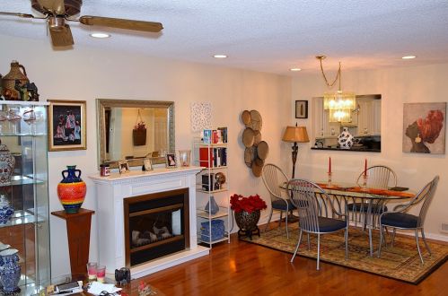 18 Woodland Dr, Roselle, NJ 07203-2460