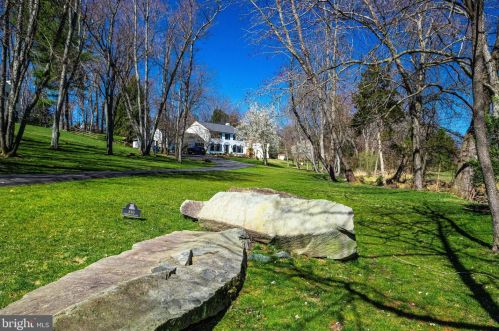 810 Hickory Vale Ln, Great Falls VA  22066-2810 exterior
