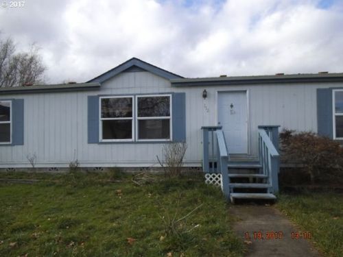 112 Valentine Ave, Sutherlin, OR 97479-9537