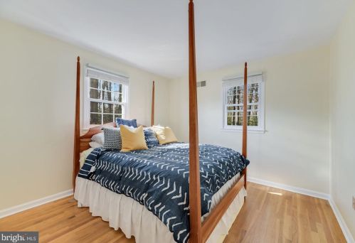 6820 Spur Rd, Springfield VA 22152-2638 exterior