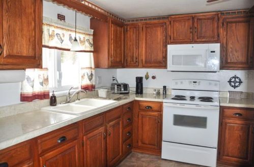 99 Lake Dr, Ligonier, PA 15658-9776