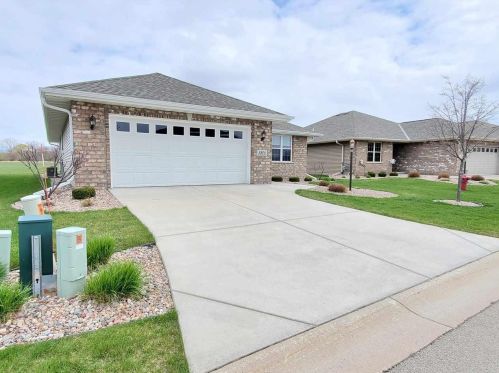 3826 Shore Crest Ln, Green Bay, WI 54311-9147