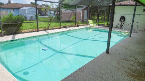 325 Yardley Ter, Fort Pierce, FL 34983-2140