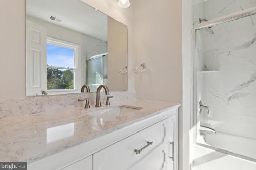 5758 Benford Dr, Haymarket VA  20169-2503 exterior