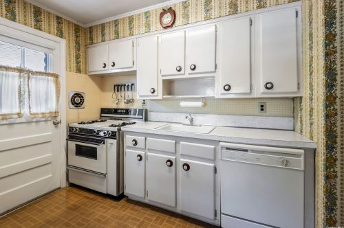 113 1st St, New Hyde Park NY  11040-4415 exterior